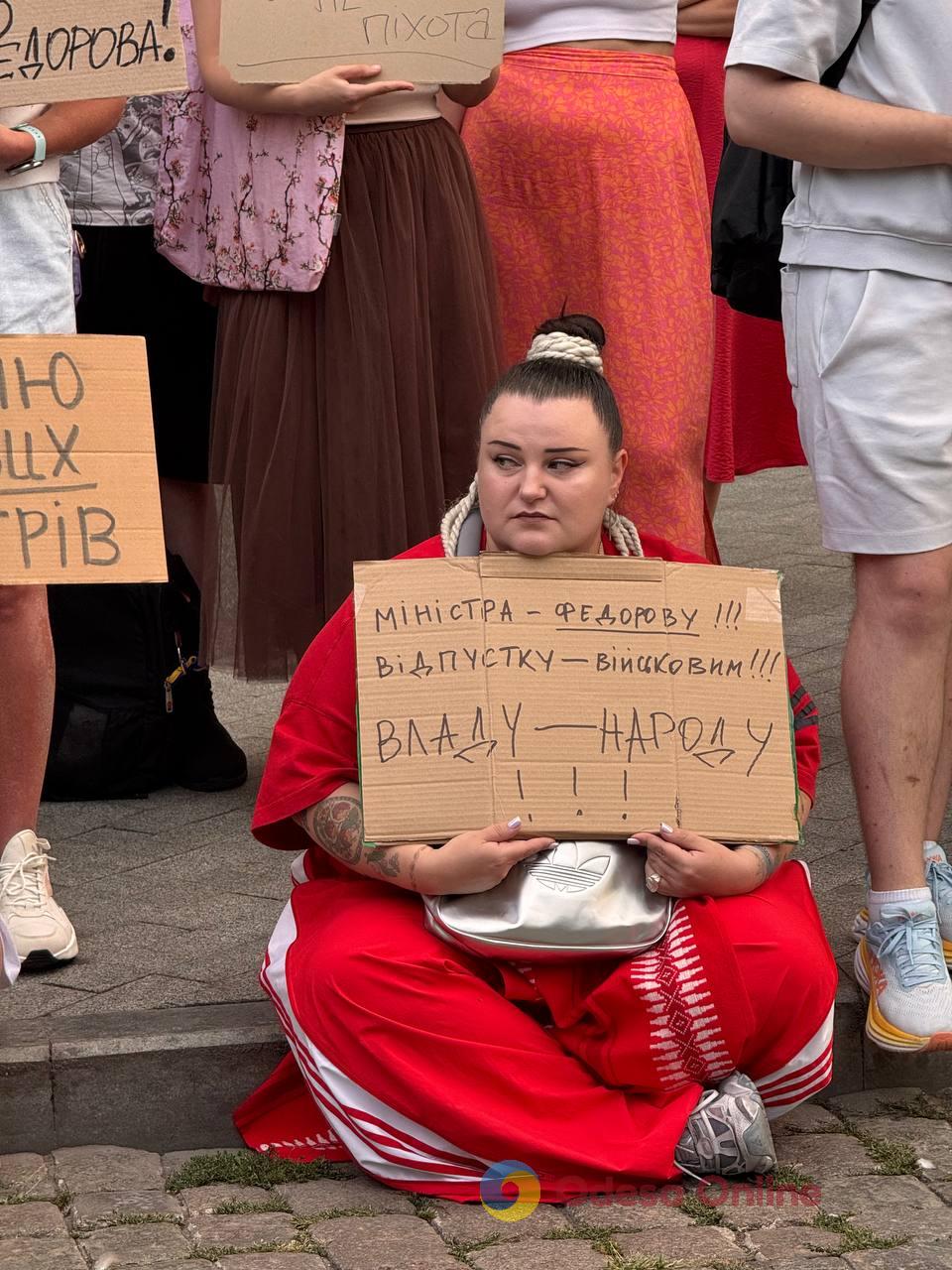 В Одесі другий день поспіль мітингували проти відставки Михайла Федорова (фото, відео) В Одесі другий день поспіль мітингували проти відставки Михайла Федорова (фото, відео)