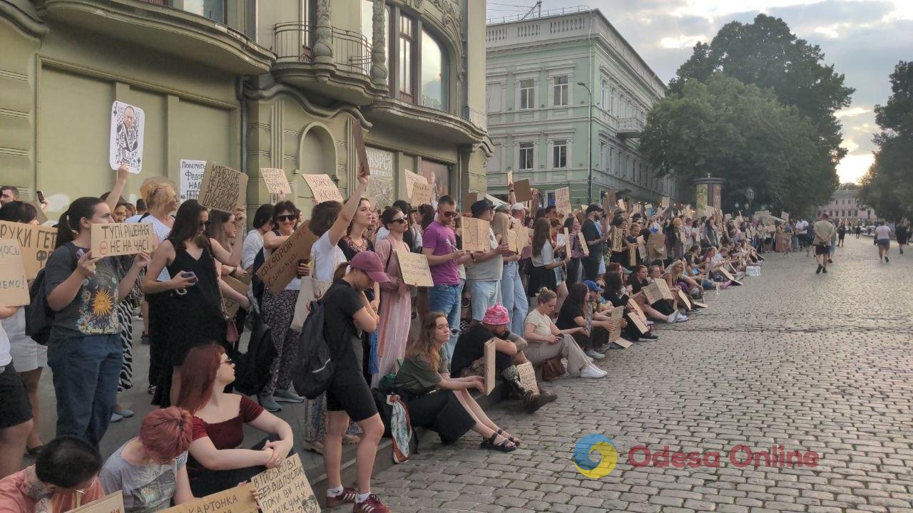 В Одесі другий день поспіль мітингували проти відставки Михайла Федорова (фото, відео) В Одесі другий день поспіль мітингували проти відставки Михайла Федорова (фото, відео)