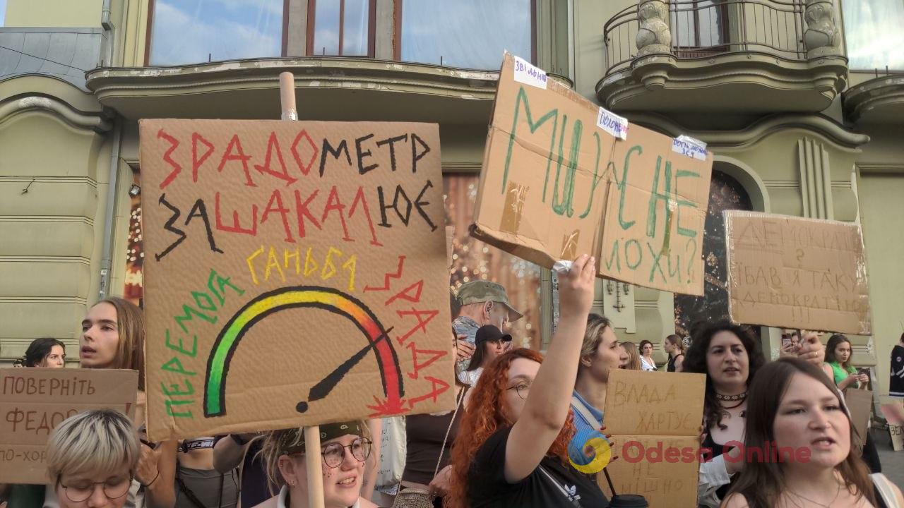 В Одесі другий день поспіль мітингували проти відставки Михайла Федорова (фото, відео) В Одесі другий день поспіль мітингували проти відставки Михайла Федорова (фото, відео)