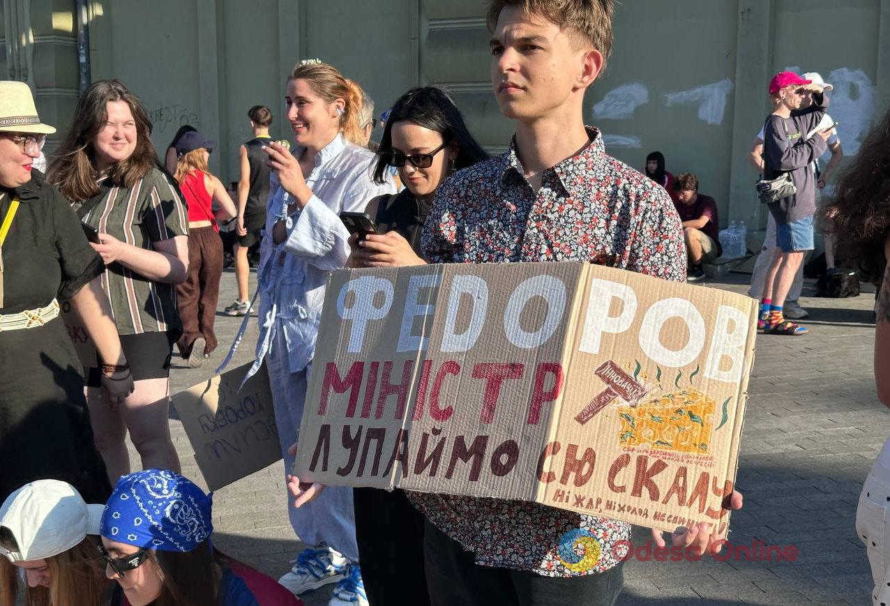 Одесити знову вийшли на мітинг проти відставки Михайла Федорова