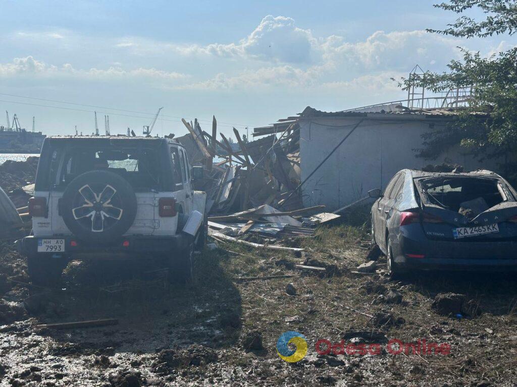 На Одещині внаслідок ракетної атаки РФ загинув 16-річний хлопець, ще семеро людей поранені На Одещині внаслідок ракетної атаки РФ загинув 16-річний хлопець, ще семеро людей поранені