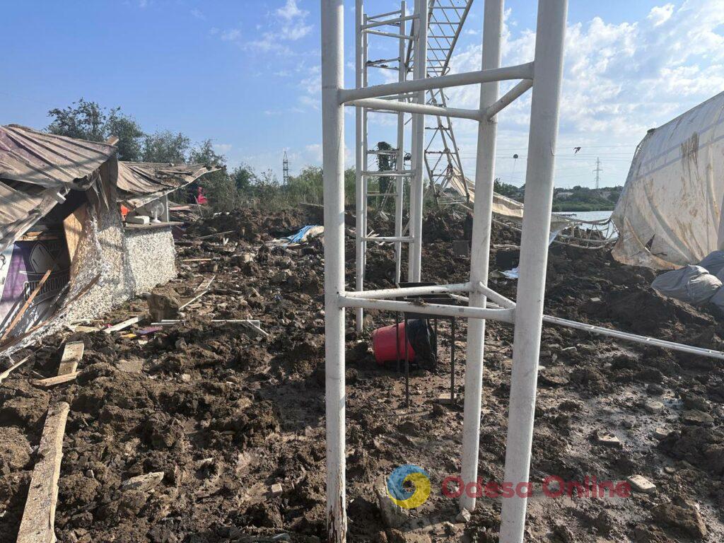 На Одещині внаслідок ракетної атаки РФ загинув 16-річний хлопець, ще семеро людей поранені В Одесской области в результате ракетной атаки РФ погиб 16-летний парень