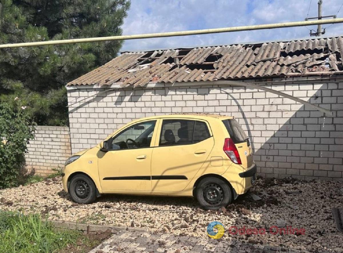 Через обстріл на Одещині пошкоджені будинки та автомобілі: свідчення очевидців та фото наслідків