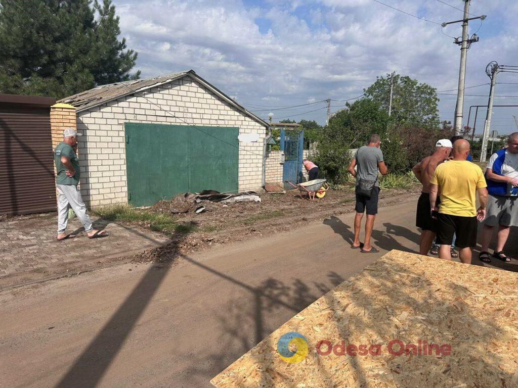 Через обстріл на Одещині пошкоджені будинки та автомобілі: свідчення очевидців та фото наслідків