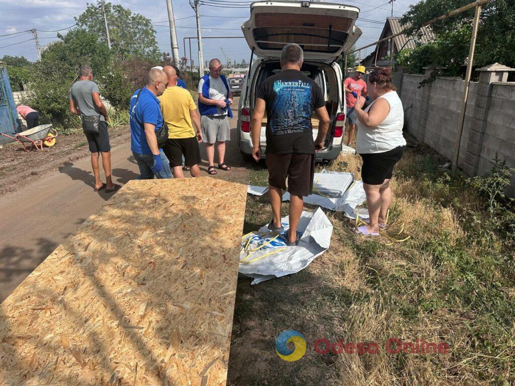 Через обстріл на Одещині пошкоджені будинки та автомобілі: свідчення очевидців та фото наслідків
