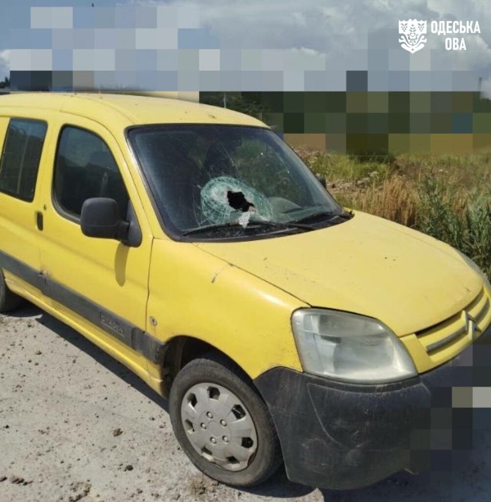 РФ завдала ракетного удару по Одесі: на місці влучання утворилася вирва, поранена людина РФ нанесла ракетный удар по Одессе: на месте попадания образовалась воронка, ранен человек