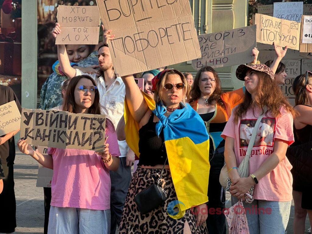 Постійні тривоги, забиті пляжі та мітинги: як минув тиждень в Одесі