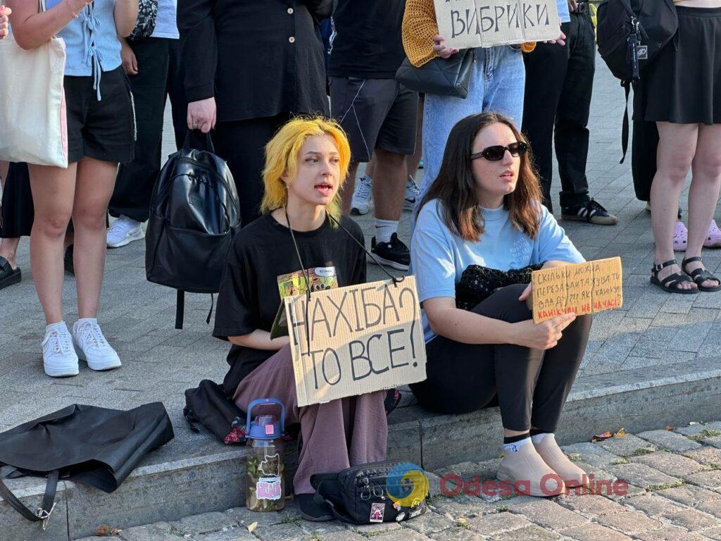 В Одесі четвертий день поспіль мітингують на підтримку Михайла Федорова: що відбувається В Одессе четвертый день подряд митингуют в поддержку Михаила Федорова: что происходит