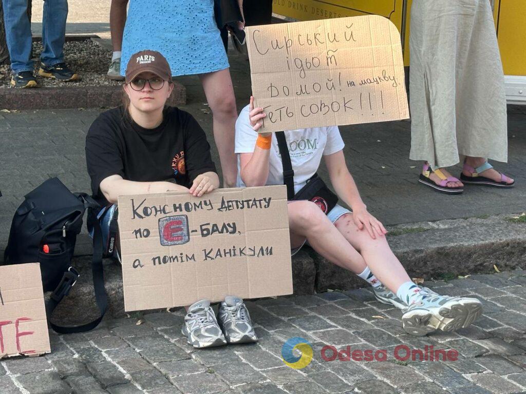 В Одесі четвертий день поспіль мітингують на підтримку Михайла Федорова: що відбувається В Одессе четвертый день подряд митингуют в поддержку Михаила Федорова: что происходит