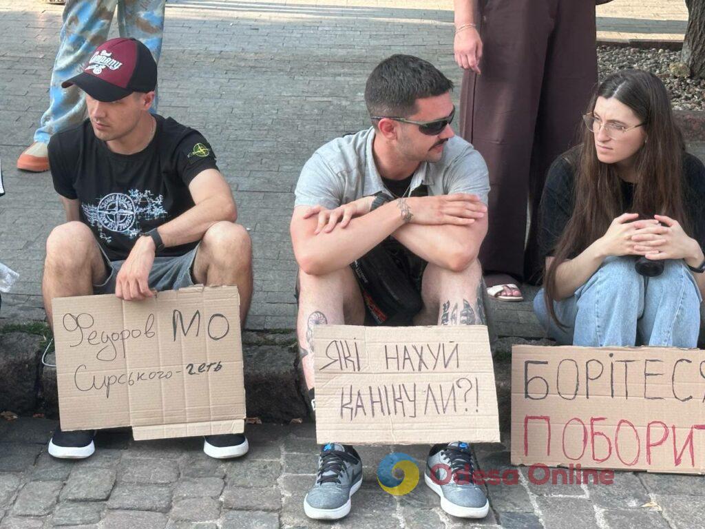 В Одесі четвертий день поспіль мітингують на підтримку Михайла Федорова: що відбувається В Одессе четвертый день подряд митингуют в поддержку Михаила Федорова: что происходит