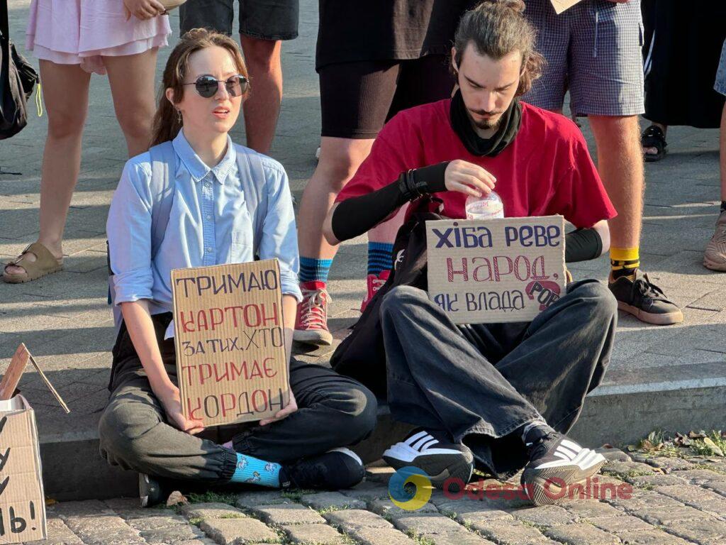 В Одесі четвертий день поспіль мітингують на підтримку Михайла Федорова: що відбувається В Одессе четвертый день подряд митингуют в поддержку Михаила Федорова: что происходит