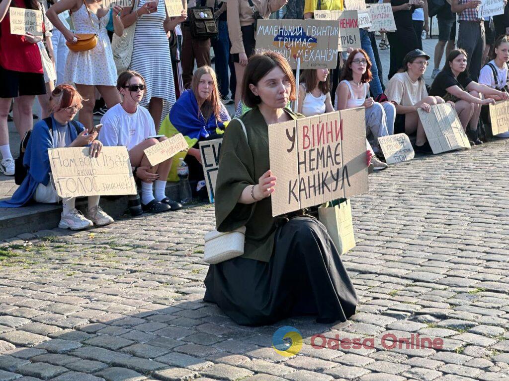 В Одесі четвертий день поспіль мітингують на підтримку Михайла Федорова: що відбувається В Одессе четвертый день подряд митингуют в поддержку Михаила Федорова: что происходит