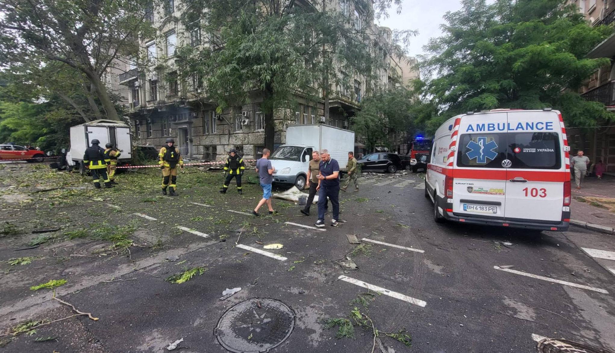 РФ атаковала Одессу и район ракетами и дронами: пострадали два человека РФ атаковала Одессу и район ракетами и дронами: пострадали два человека