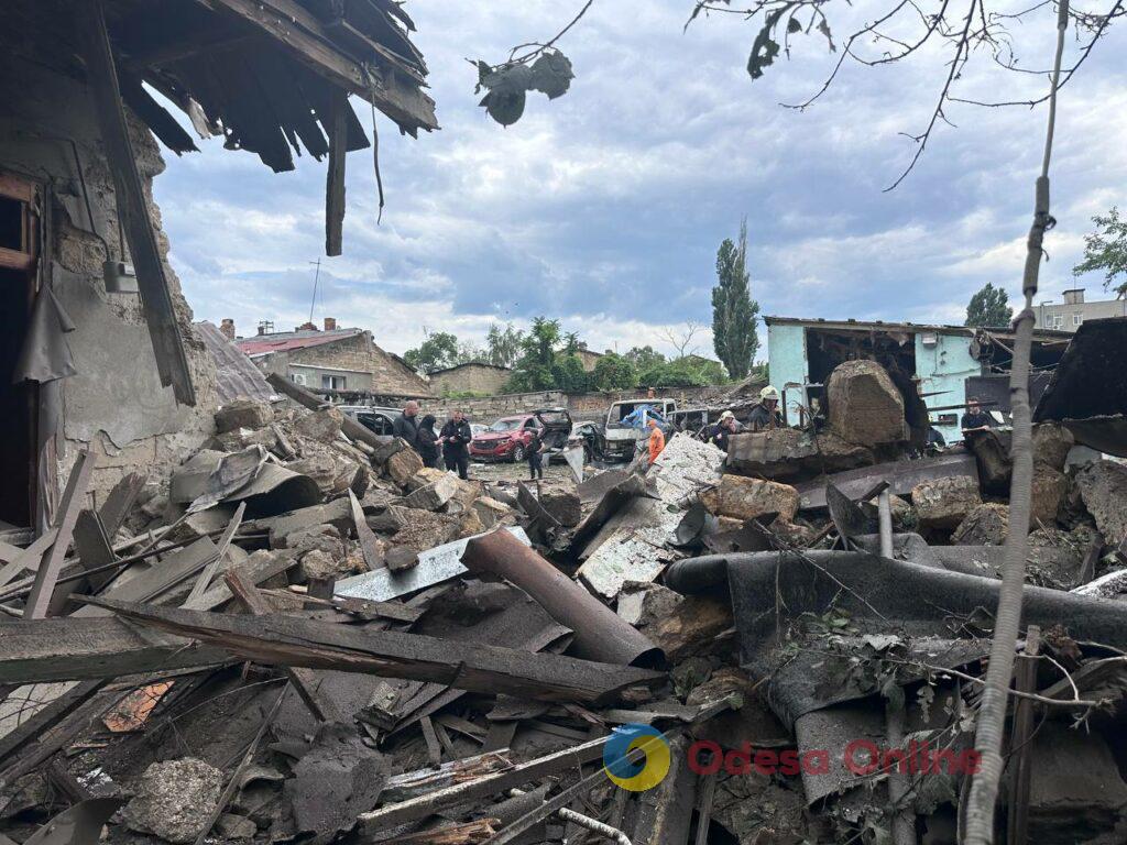 «Приліт» дрона у житловий будинок в Одесі: фото розгромлених квартир і свідчення очевидців «Прилет» дрона в жилой дом в Одессе: фото разгромленных квартир и свидетельства очевидцев
