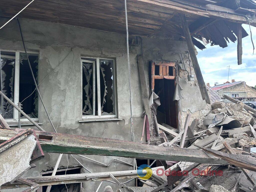 «Приліт» дрона у житловий будинок в Одесі: фото розгромлених квартир і свідчення очевидців «Прилет» дрона в жилой дом в Одессе: фото разгромленных квартир и свидетельства очевидцев