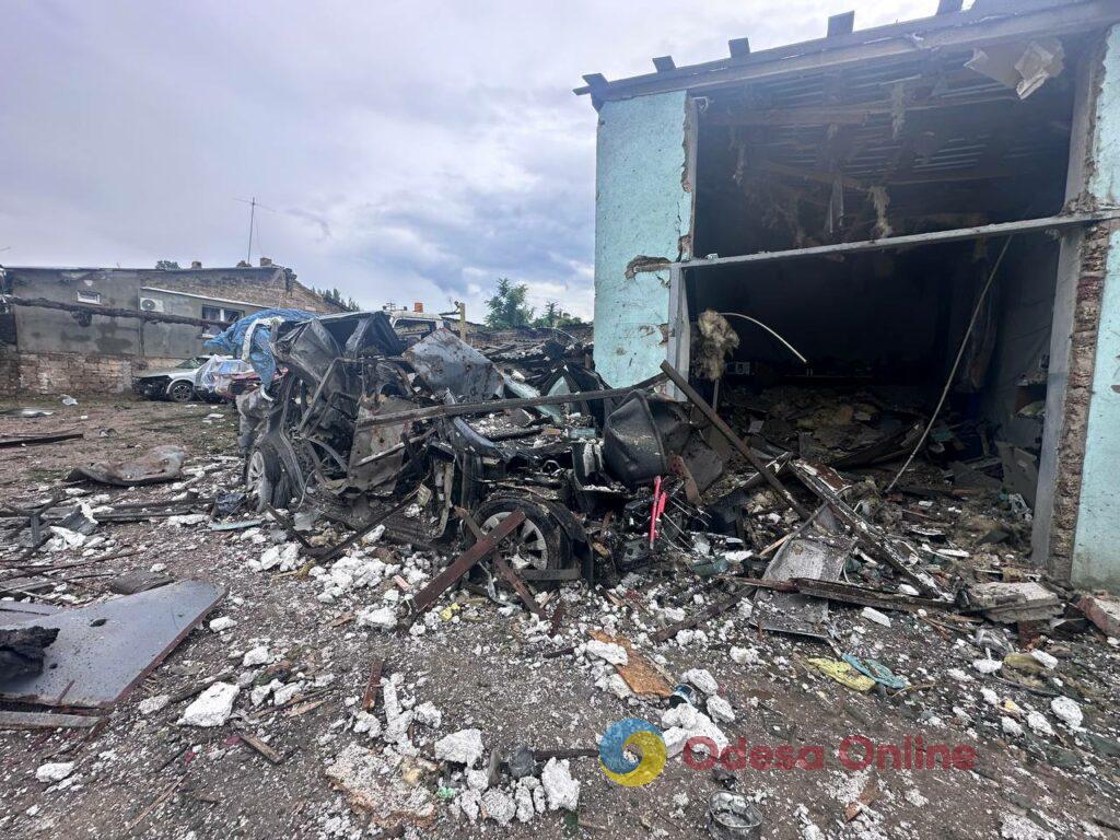 «Приліт» дрона у житловий будинок в Одесі: фото розгромлених квартир і свідчення очевидців «Прилет» дрона в жилой дом в Одессе: фото разгромленных квартир и свидетельства очевидцев