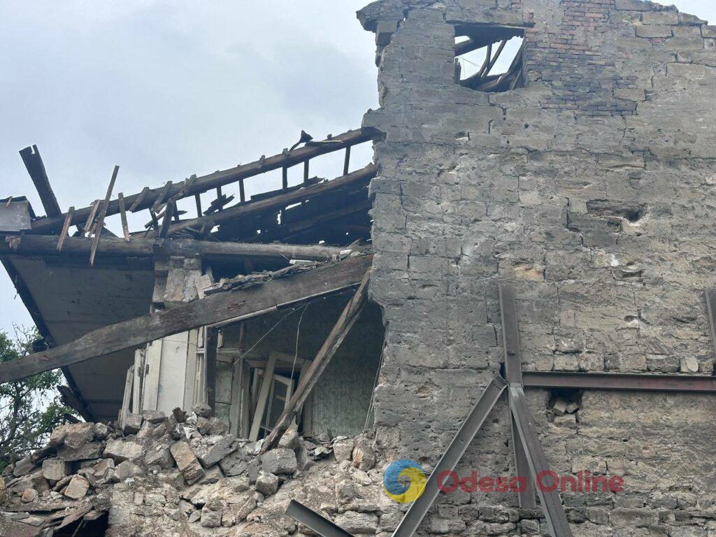 «Приліт» дрона у житловий будинок в Одесі: фото розгромлених квартир і свідчення очевидців «Прилет» дрона в жилой дом в Одессе: фото разгромленных квартир и свидетельства очевидцев