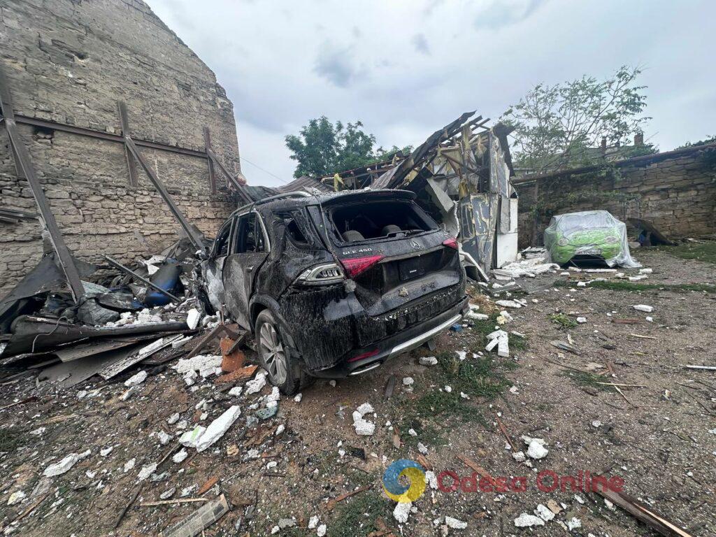 «Приліт» дрона у житловий будинок в Одесі: фото розгромлених квартир і свідчення очевидців «Прилет» дрона в жилой дом в Одессе: фото разгромленных квартир и свидетельства очевидцев