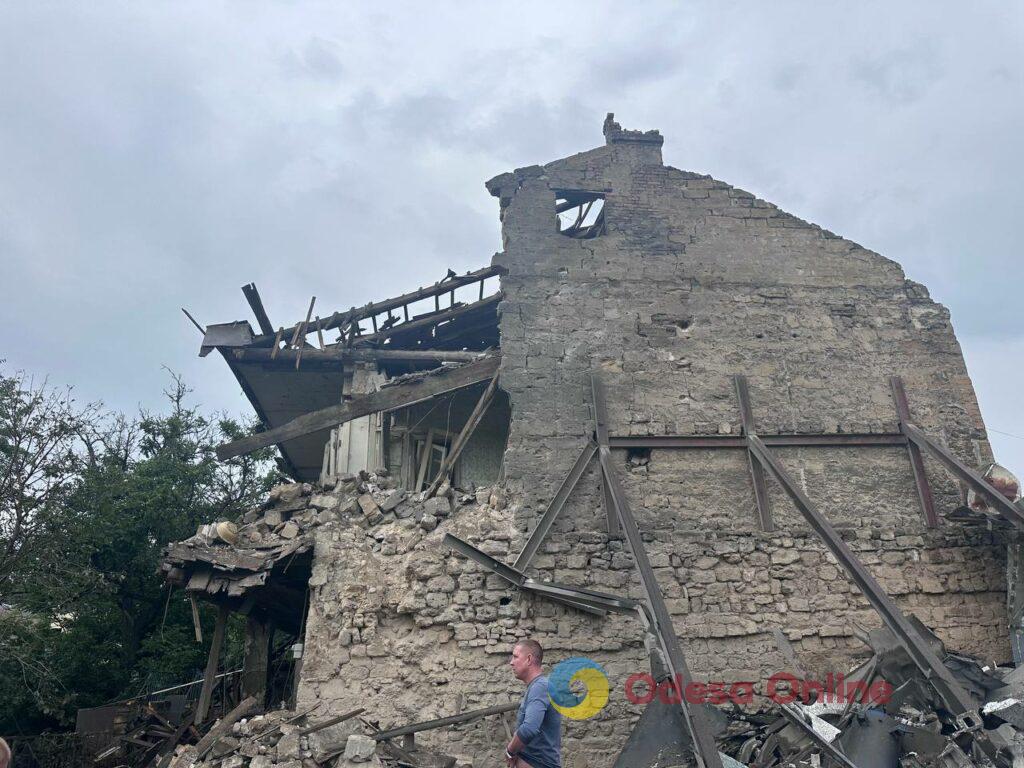 «Приліт» дрона у житловий будинок в Одесі: фото розгромлених квартир і свідчення очевидців «Прилет» дрона в жилой дом в Одессе: фото разгромленных квартир и свидетельства очевидцев