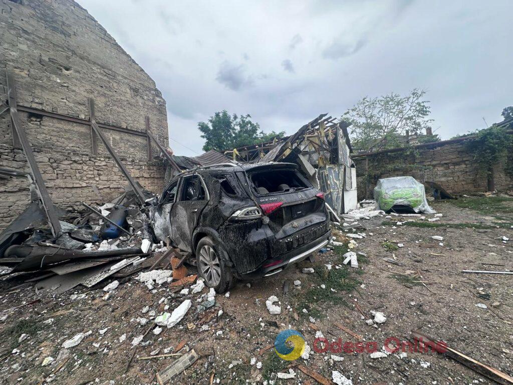 «Приліт» дрона у житловий будинок в Одесі: фото розгромлених квартир і свідчення очевидців «Прилет» дрона в жилой дом в Одессе: фото разгромленных квартир и свидетельства очевидцев