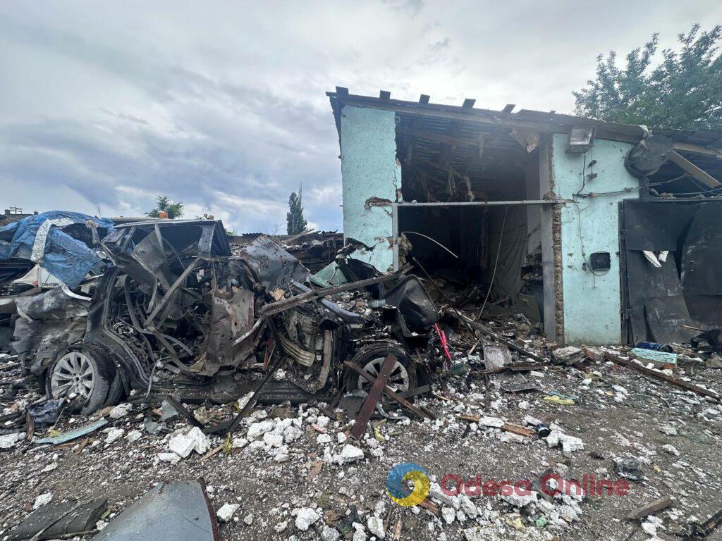 «Приліт» дрона у житловий будинок в Одесі: фото розгромлених квартир і свідчення очевидців «Прилет» дрона в жилой дом в Одессе: фото разгромленных квартир и свидетельства очевидцев