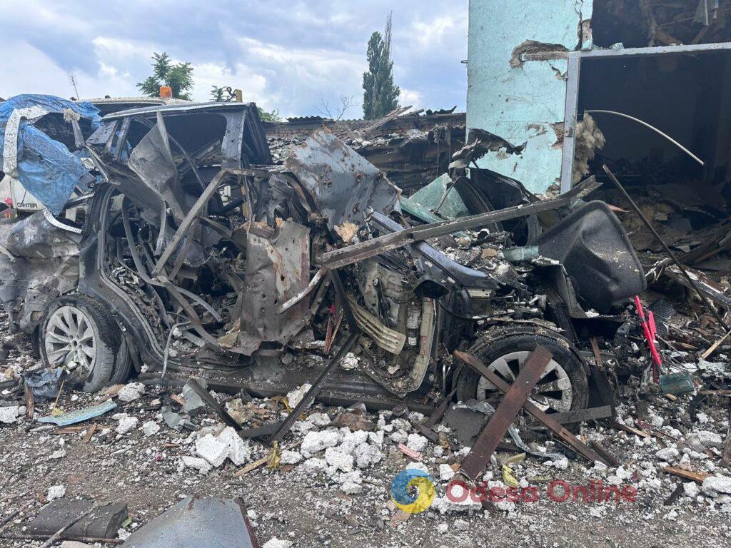 «Приліт» дрона у житловий будинок в Одесі: фото розгромлених квартир і свідчення очевидців «Прилет» дрона в жилой дом в Одессе: фото разгромленных квартир и свидетельства очевидцев