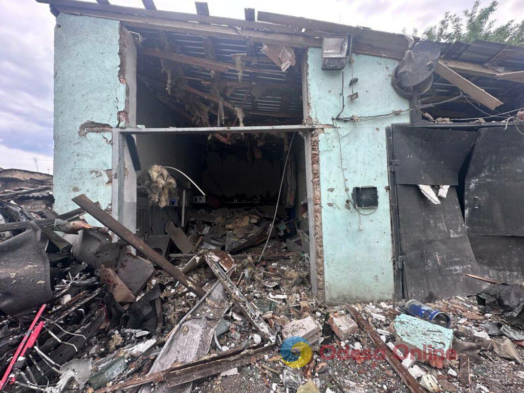 «Приліт» дрона у житловий будинок в Одесі: фото розгромлених квартир і свідчення очевидців «Прилет» дрона в жилой дом в Одессе: фото разгромленных квартир и свидетельства очевидцев