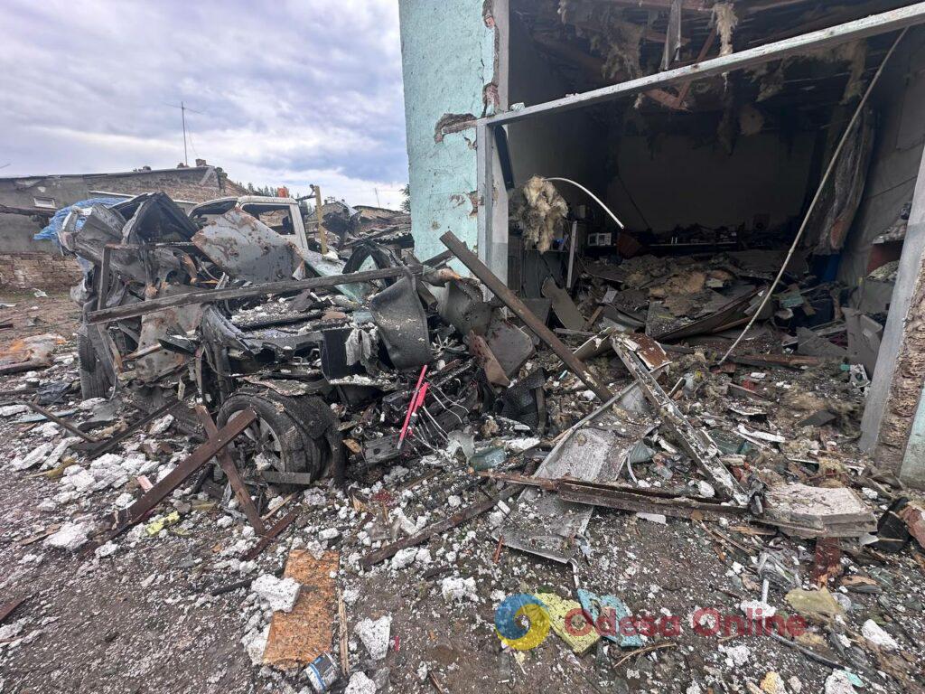 «Приліт» дрона у житловий будинок в Одесі: фото розгромлених квартир і свідчення очевидців «Прилет» дрона в жилой дом в Одессе: фото разгромленных квартир и свидетельства очевидцев