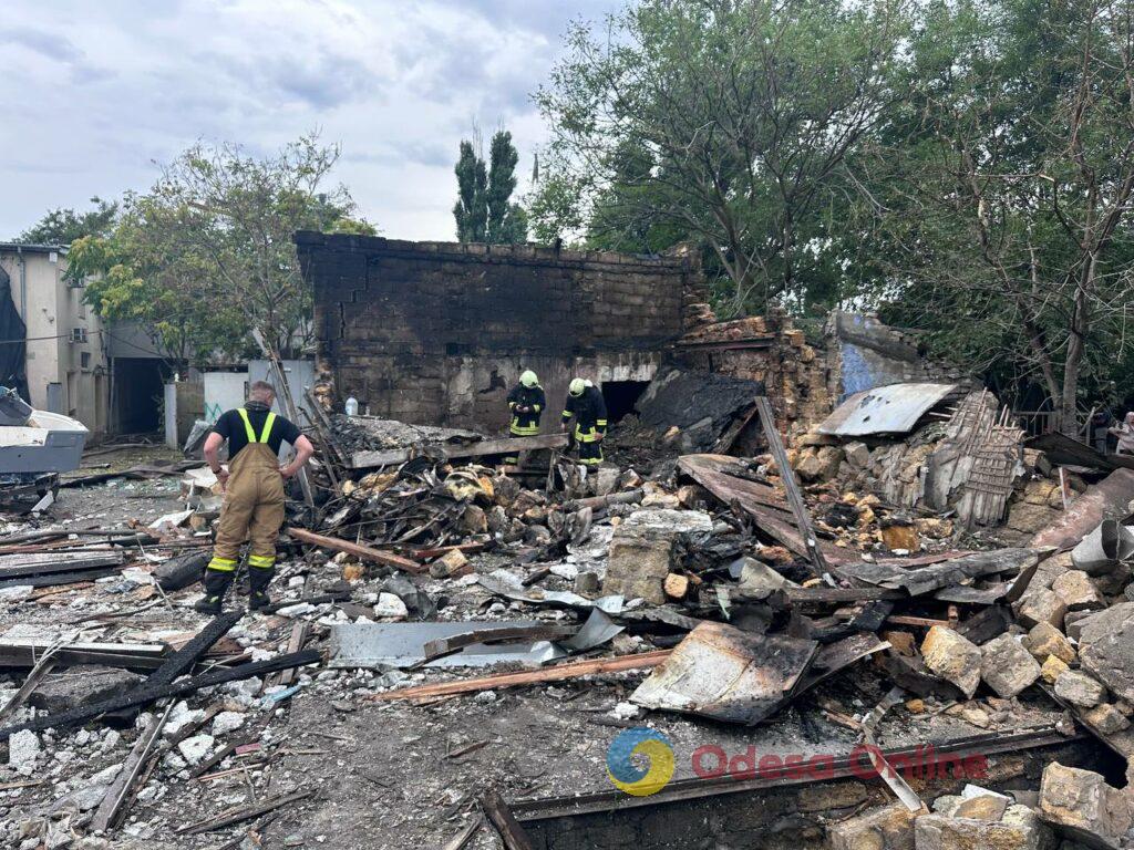 «Приліт» дрона у житловий будинок в Одесі: фото розгромлених квартир і свідчення очевидців «Прилет» дрона в жилой дом в Одессе: фото разгромленных квартир и свидетельства очевидцев