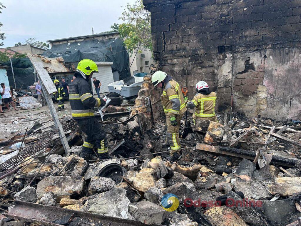 Рятувальники розбирають завали після атаки РФ на Одесу: під уламками шукають людину (оновлено) Рятувальники розбирають завали після атаки РФ на Одесу: під уламками шукають людину (оновлено)