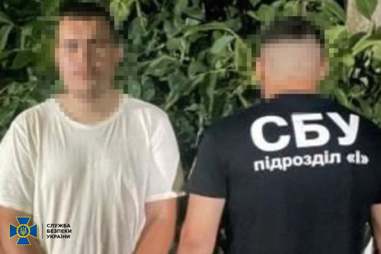 В Одессе задержали подростка, который сжег спецтехнику энергетиков на заказ рф В Одессе задержали подростка, который сжег спецтехнику энергетиков на заказ рф