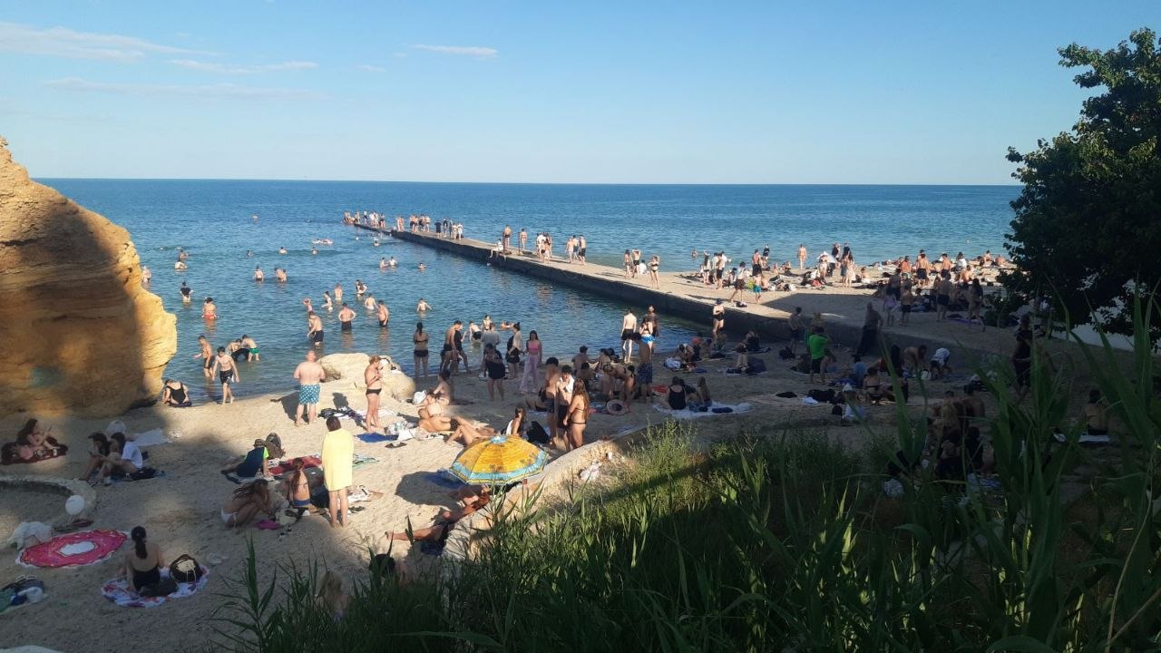 Під звук сирен: як відпочивають в Одесі у п’яте літо повномасштабної війни Під звук сирен: як відпочивають в Одесі у п’яте літо повномасштабної війни