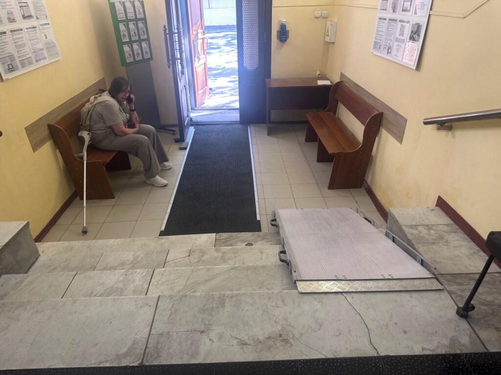За документами, пенсією чи роботою: як облаштовані для людей з інвалідністю установи Одеси За документами, пенсією чи роботою: як облаштовані для людей з інвалідністю установи Одеси
