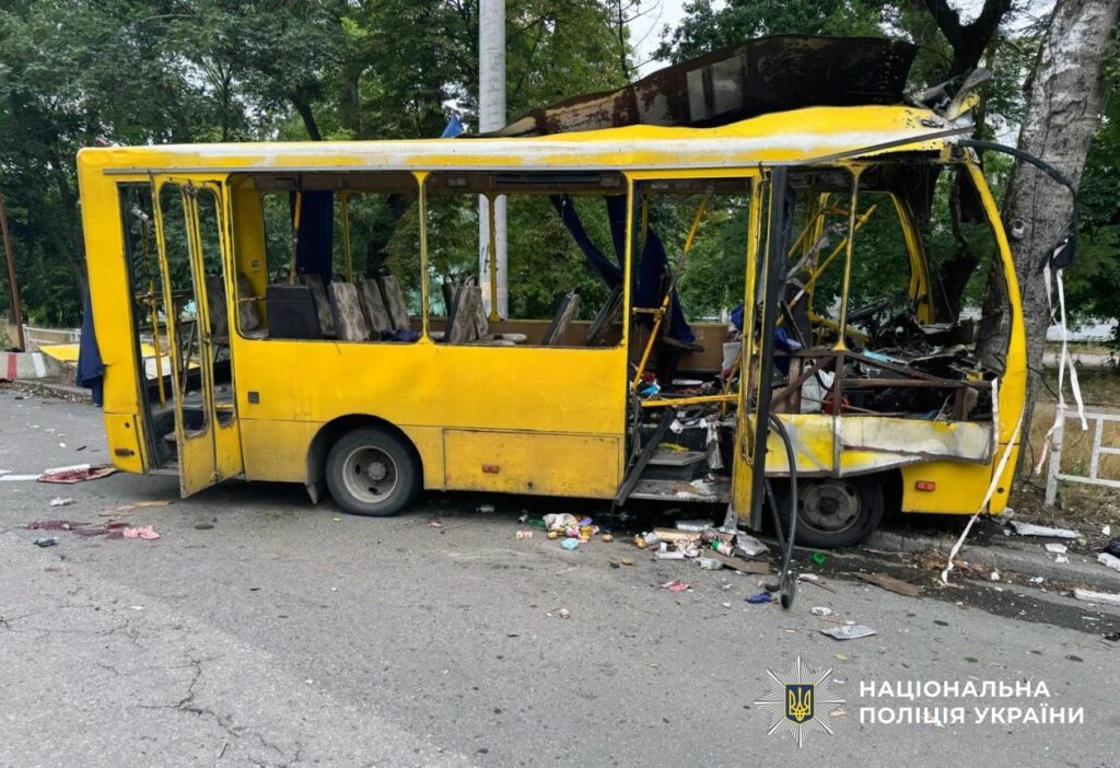 Ворог нещадно обстрілює Херсонщину: за добу поранені майже сорок людей, є загиблі Враг беспощадно обстреливает Херсонскую область: за сутки ранены почти сорок человек