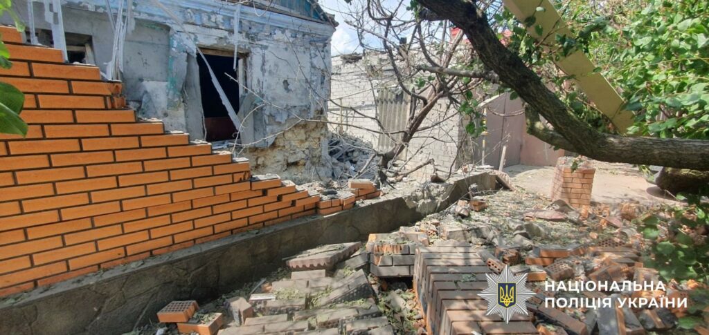 На Херсонщині внаслідок російських атак двоє людей загинули та восьмеро поранені За сутки в Херсонской области в результате российских атак два человека погибли и восемь ранены