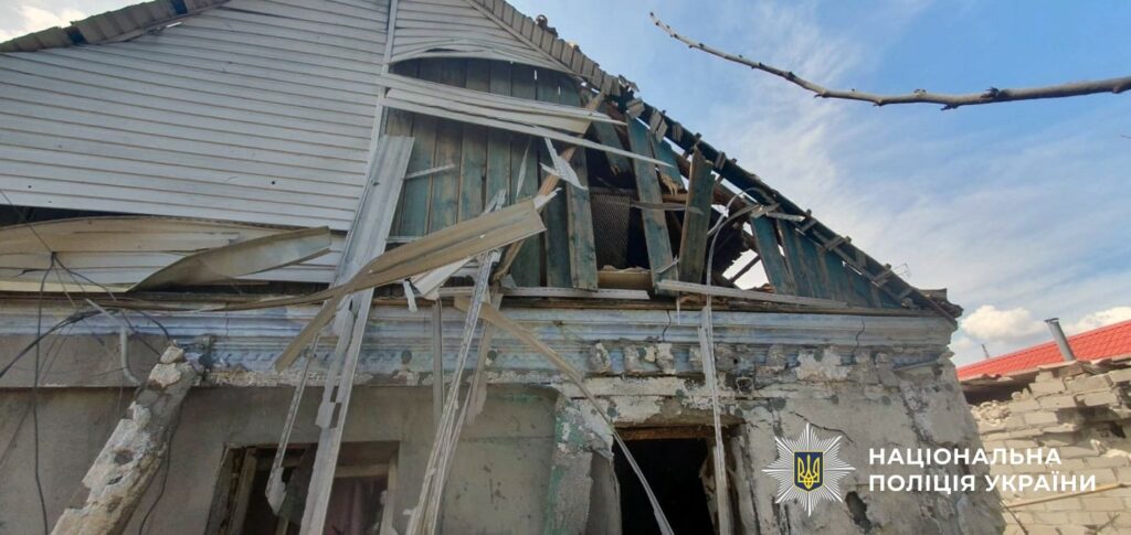На Херсонщині внаслідок російських атак двоє людей загинули та восьмеро поранені За сутки в Херсонской области в результате российских атак два человека погибли и восемь ранены