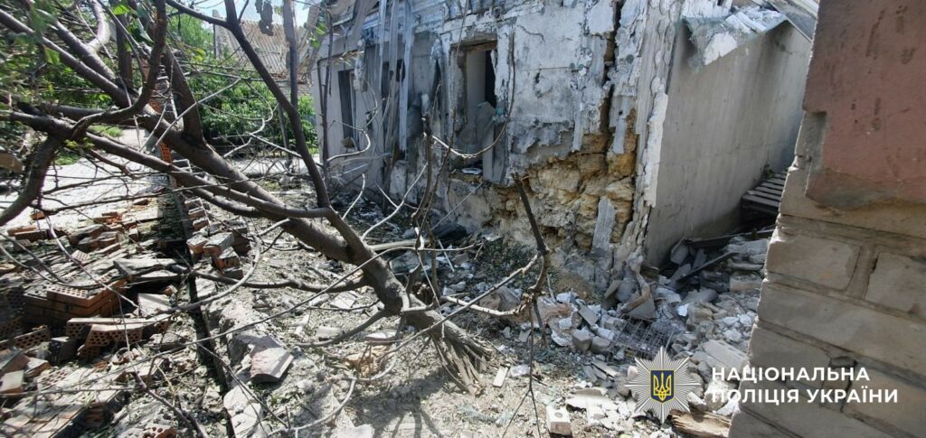 На Херсонщині внаслідок російських атак двоє людей загинули та восьмеро поранені За сутки в Херсонской области в результате российских атак два человека погибли и восемь ранены