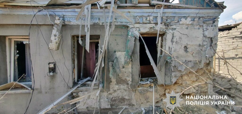 На Херсонщині внаслідок російських атак двоє людей загинули та восьмеро поранені За сутки в Херсонской области в результате российских атак два человека погибли и восемь ранены