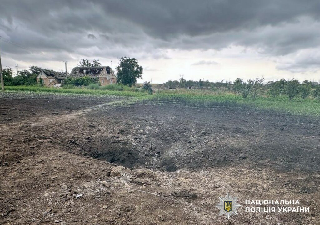 Унаслідок масованих обстрілів Херсонщини одна людина загинула та ще троє отримали поранення В результате массированных обстрелов Херсонской области один человек погиб и еще трое получили ранения