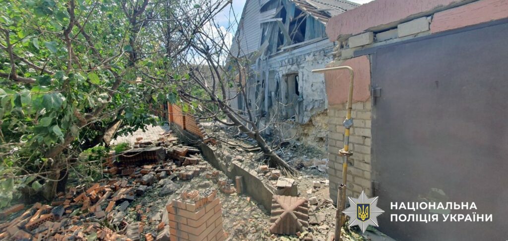 На Херсонщині внаслідок російських атак двоє людей загинули та восьмеро поранені За сутки в Херсонской области в результате российских атак два человека погибли и восемь ранены