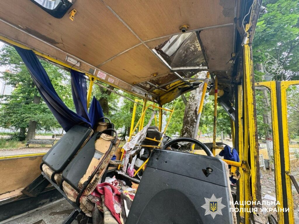 Ворог нещадно обстрілює Херсонщину: за добу поранені майже сорок людей, є загиблі Враг беспощадно обстреливает Херсонскую область: за сутки ранены почти сорок человек