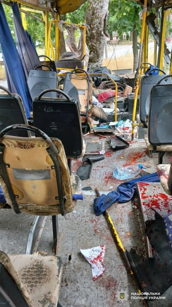 Ворог нещадно обстрілює Херсонщину: за добу поранені майже сорок людей, є загиблі Враг беспощадно обстреливает Херсонскую область: за сутки ранены почти сорок человек