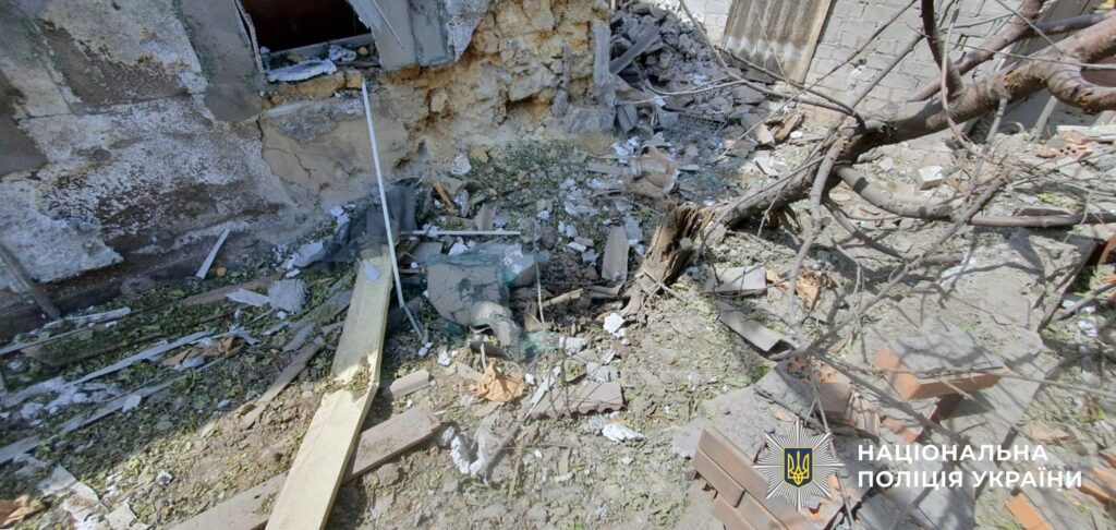 На Херсонщині внаслідок російських атак двоє людей загинули та восьмеро поранені За сутки в Херсонской области в результате российских атак два человека погибли и восемь ранены