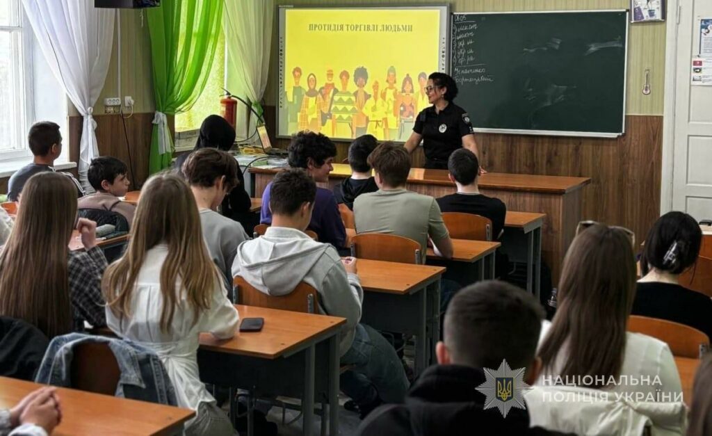 Зникнення дітей, небезпеки у соцмережах і те, що дорослі помічають надто пізно: з якими викликами сьогодні працює ювенальна поліція Зникнення дітей, небезпеки у соцмережах і те, що дорослі помічають надто пізно: з якими викликами сьогодні працює ювенальна поліція