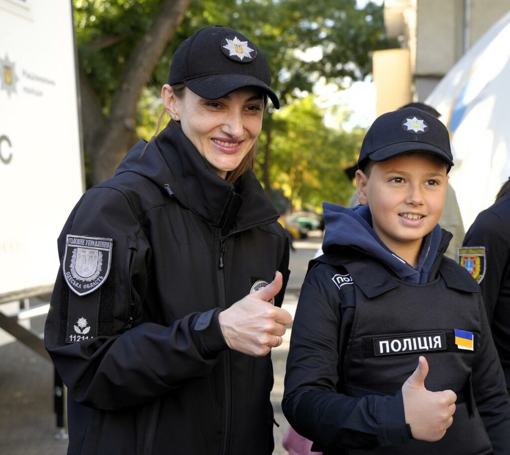 Зникнення дітей, небезпеки у соцмережах і те, що дорослі помічають надто пізно: з якими викликами сьогодні працює ювенальна поліція Зникнення дітей, небезпеки у соцмережах і те, що дорослі помічають надто пізно: з якими викликами сьогодні працює ювенальна поліція