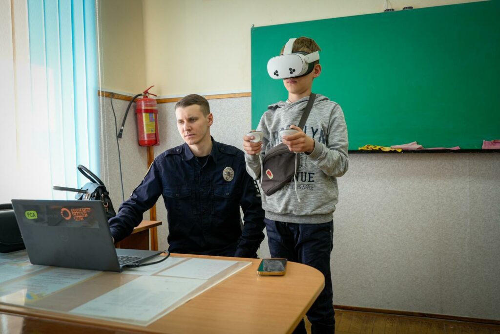 Зникнення дітей, небезпеки у соцмережах і те, що дорослі помічають надто пізно: з якими викликами сьогодні працює ювенальна поліція Зникнення дітей, небезпеки у соцмережах і те, що дорослі помічають надто пізно: з якими викликами сьогодні працює ювенальна поліція