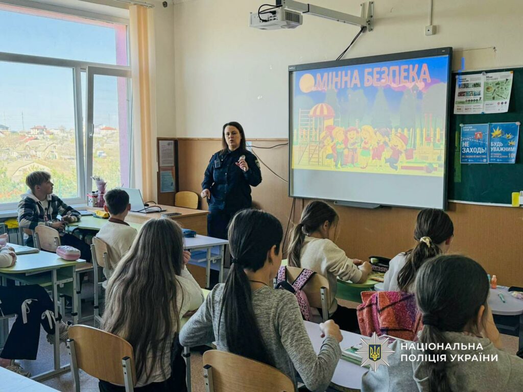 Зникнення дітей, небезпеки у соцмережах і те, що дорослі помічають надто пізно: з якими викликами сьогодні працює ювенальна поліція Зникнення дітей, небезпеки у соцмережах і те, що дорослі помічають надто пізно: з якими викликами сьогодні працює ювенальна поліція