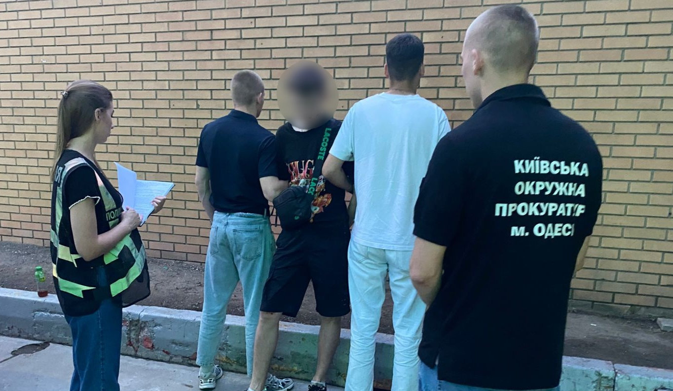 1,4 тисячі доларів за видалення з бази розшуку: в Одесі судитимуть чоловіка