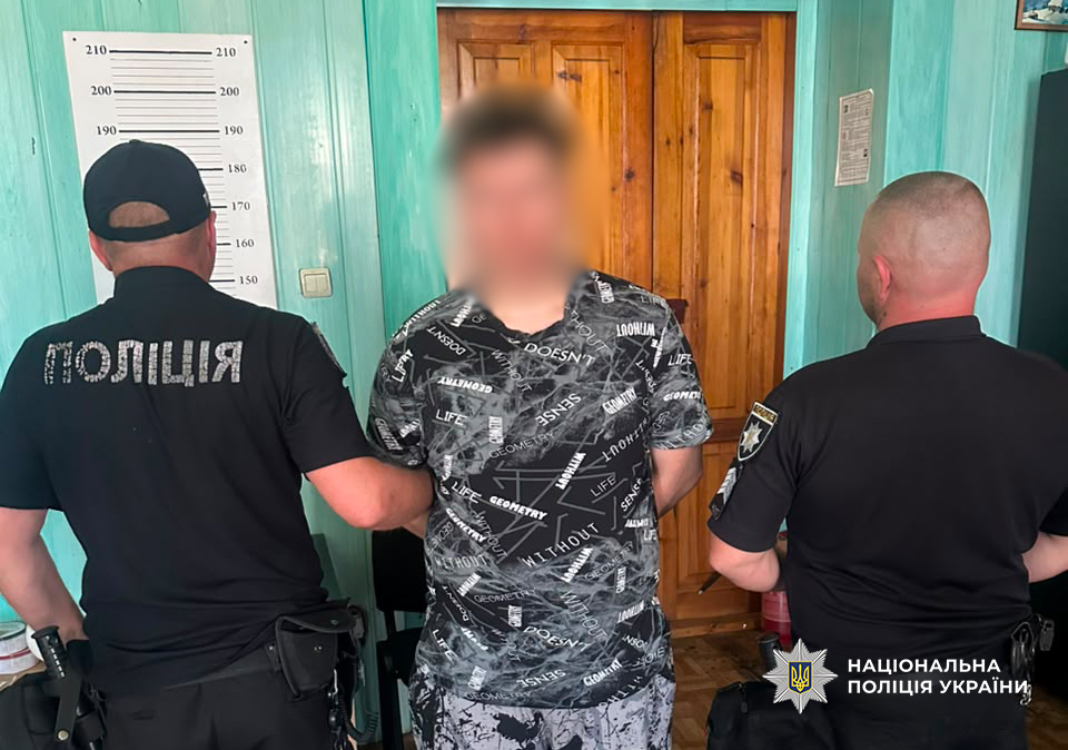 Поджег дверь подвала в многоэтажке: в Одессе студент получил подозрение Поджег дверь подвала в многоэтажке: в Одессе студент получил подозрение