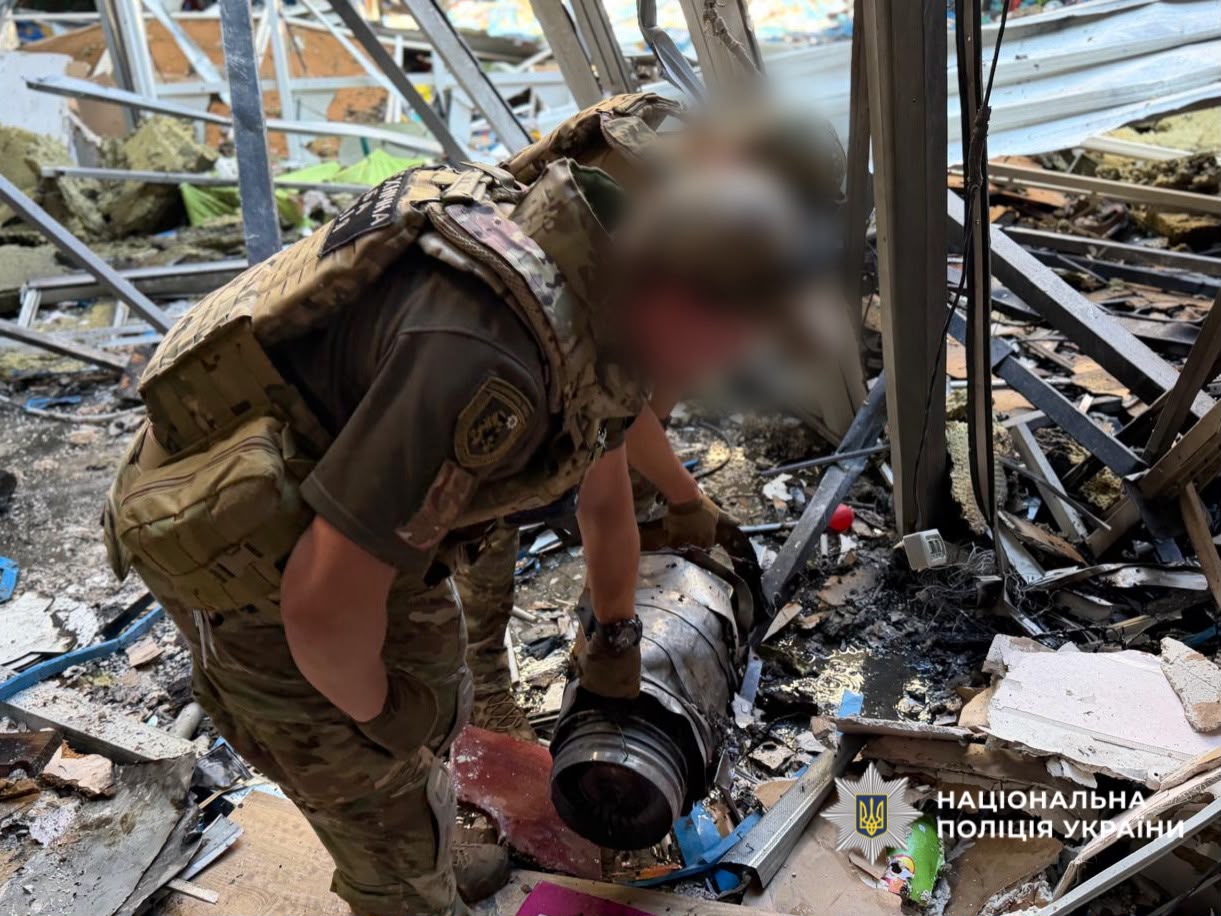 РФ атакувала поштове відділення у ТЦ під Одесою – є постраждалі (оновлено) РФ атакувала поштове відділення у ТЦ під Одесою – є постраждалі (оновлено)